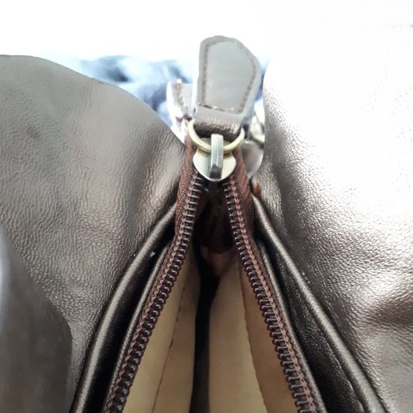 Purse - Metallic - Zip Closure - Picture 3 of 4